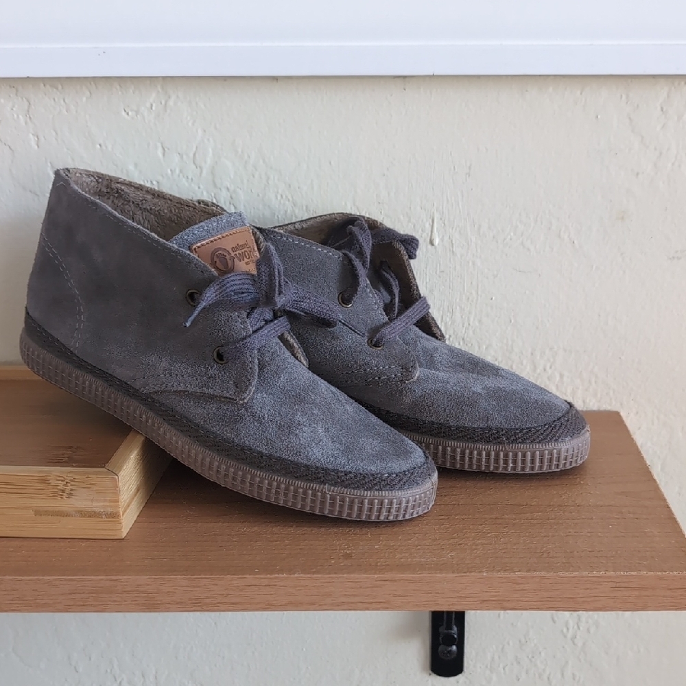 Stylish Gray Suede Chukka Boots Made In Italy